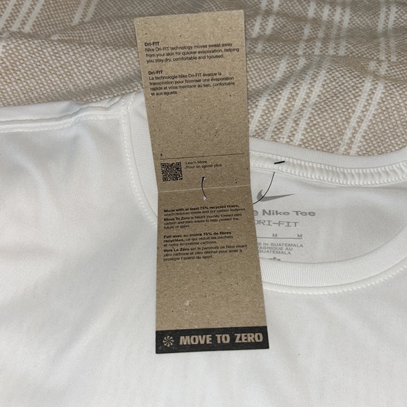 NIKE White Dri-Fit Women’s Top size Medium NWT - Picture 3 of 5